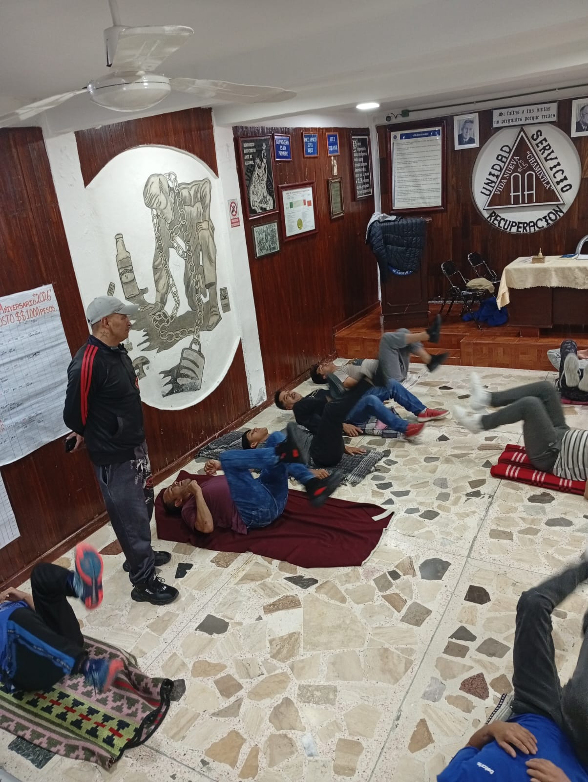 Ejercicio grupal en el suelo